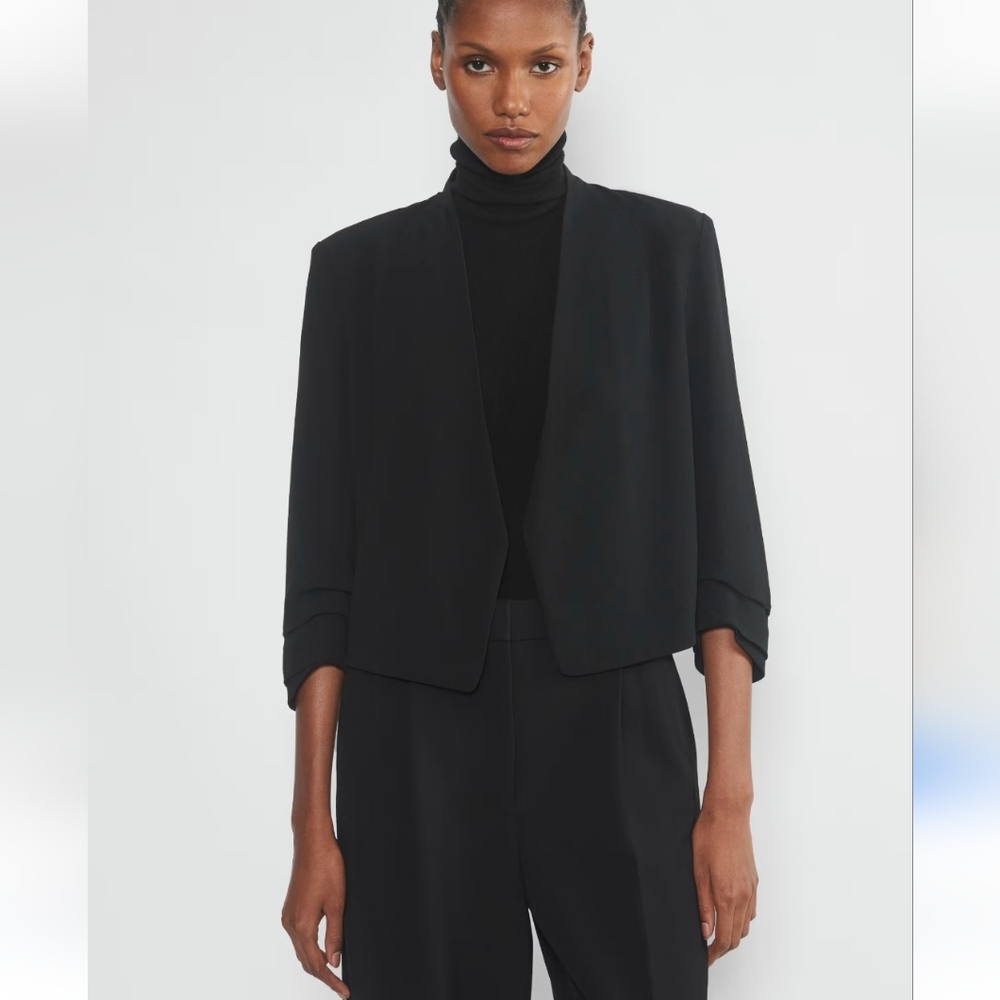 ⭕️ PRICE FIRM Aritzia Babaton Black Power Blazer Slim Fit Size 8